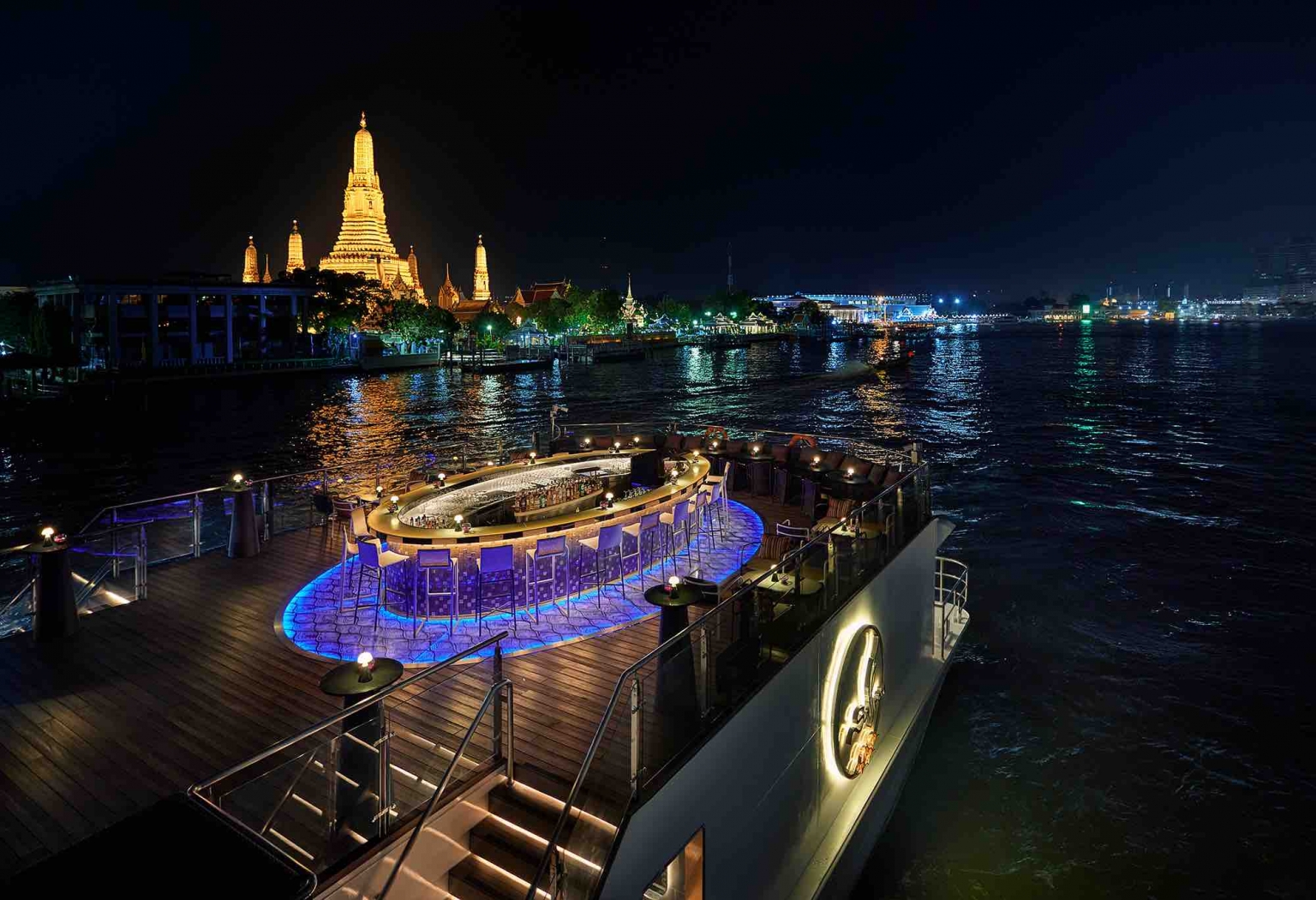 Banyan Tree Bangkok Saffron Cruise Awardwinning Cuisine On River